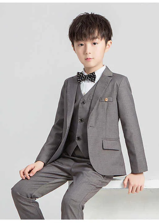 قطعة الأطفال اللباس الرسمي . Children's formal wear