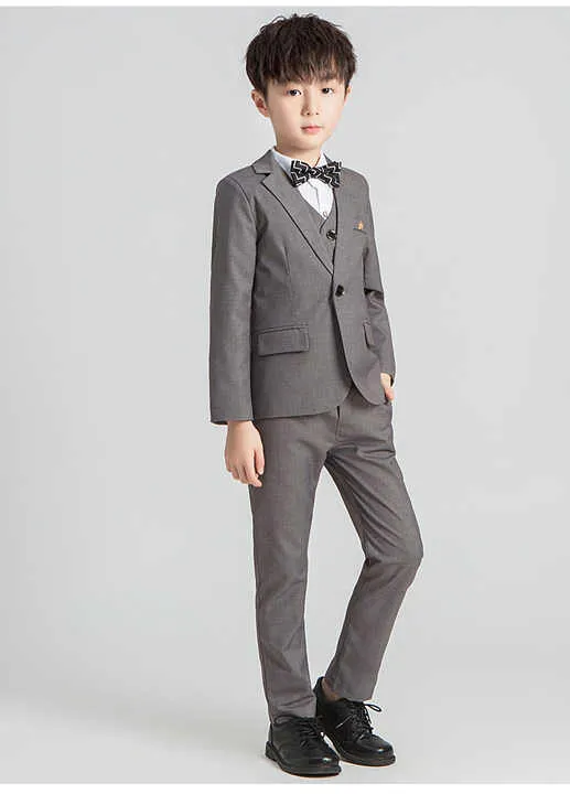 قطعة الأطفال اللباس الرسمي . Children's formal wear
