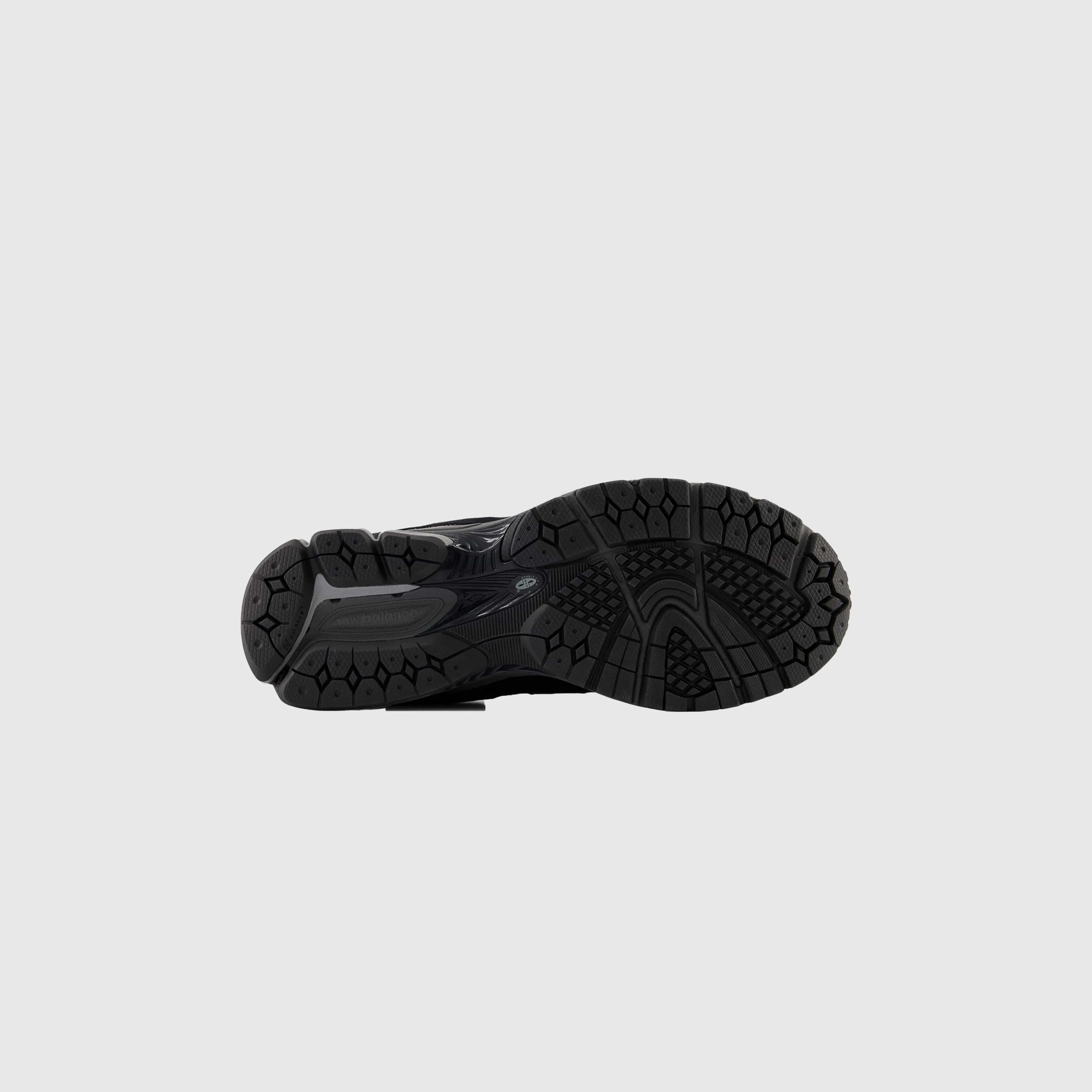 New Balance 2002R Black / Castlerock